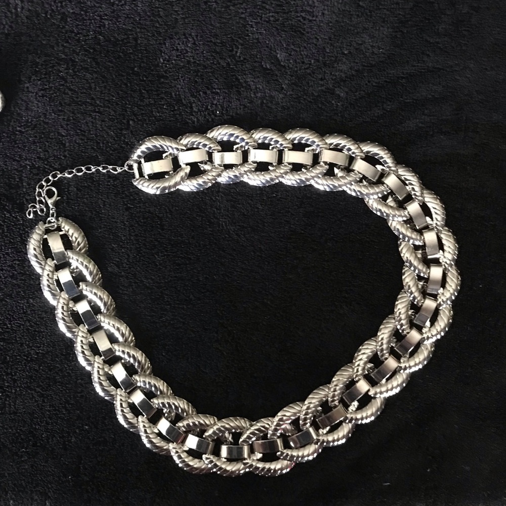 Silver fashion necklace